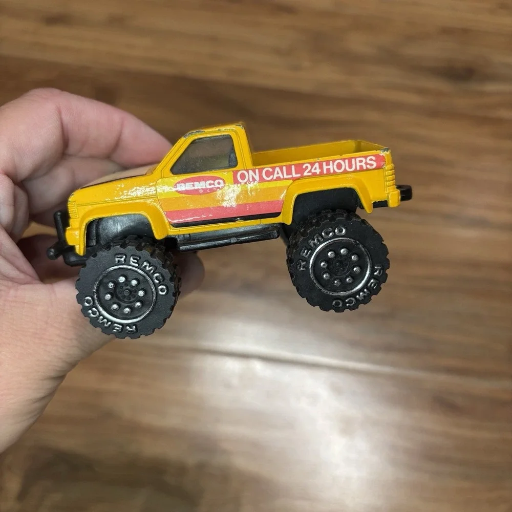 Vintage Remco Toys 1987 Yellow Open‎ Back Pick Up Truck Die Cast Model Car